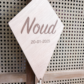 Houten vlieger met naam